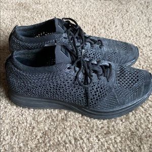 Nike FlyKnit Racer / triple black